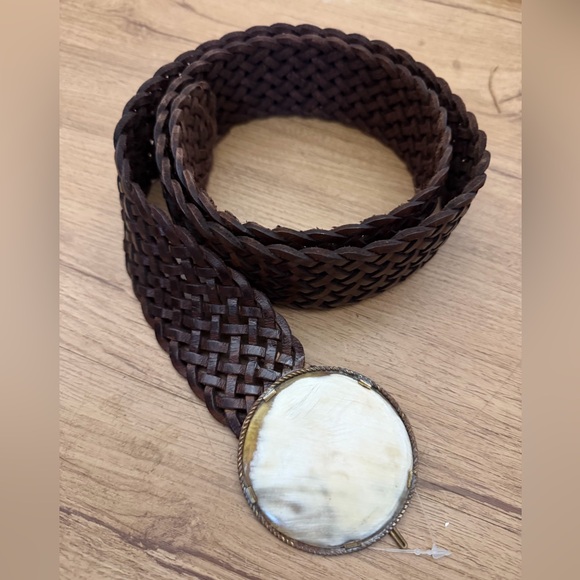 MADE IN ITALY LEATHER Elegant Brown Woven Belt with Shell Buckle